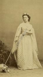 Mlle Simon dans le Papillon