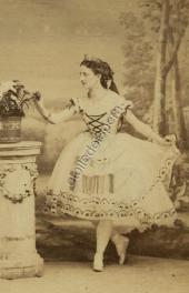 Martha Mouravieva dans Néméa ou l'amour vengé